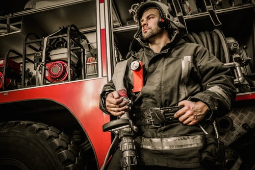 Как правильно «пожарный» или «пожарник»?